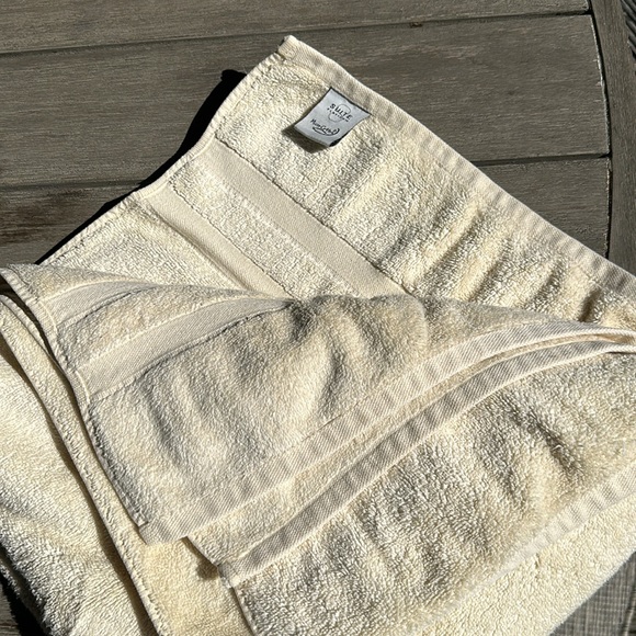 Towels 100% cotton set of 3 bath towels. Very good condition, almost not used - Picture 5 of 13